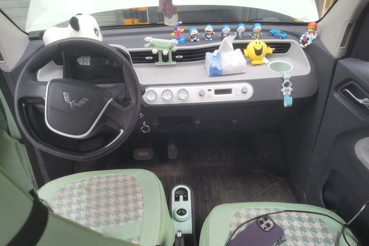 Used Wuling Hongguang MINIEV 2022 Macaron Premium Model – Lithium Iron Phosphate Center Console
