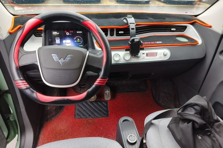 Used Wuling Hongguang MINIEV 2022 Macaron Premium Model – Lithium Iron Phosphate Center Console