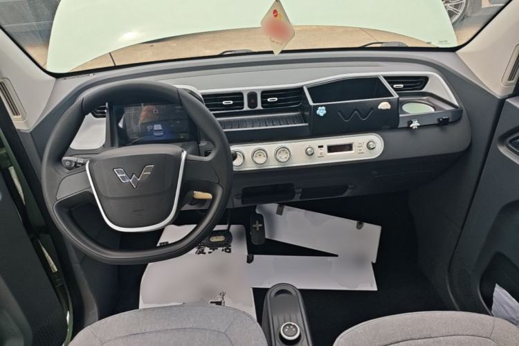 Used Wuling Hongguang MINIEV 2022 Macaron Fashion Model Lithium Iron Phosphate Center Console