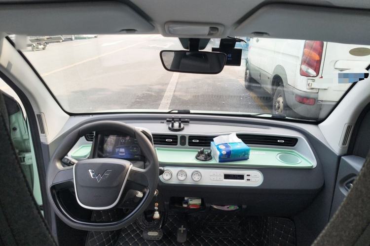 Used Wuling Hongguang MINIEV 2022 Macaron Premium Model – Lithium Iron Phosphate Center Console