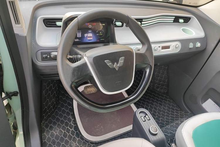 Used Wuling Hongguang MINIEV 2022 Macaron Fashion Model Lithium Iron Phosphate Center Console