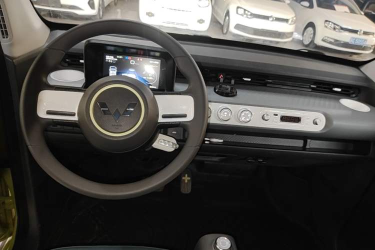 Used Wuling Hongguang MINIEV 2022 GAMEBOY 200km Gaming Edition with Lithium Iron Phosphate Center Console