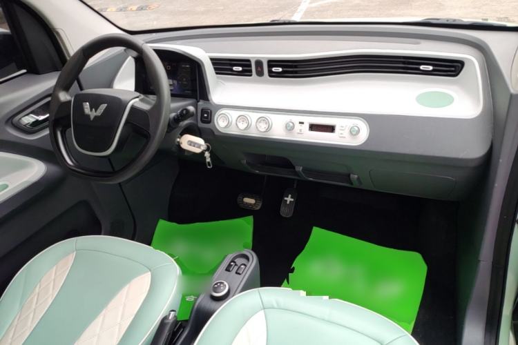 Used Wuling Hongguang MINIEV 2022 Macaron Premium Model – Lithium Iron Phosphate Center Console