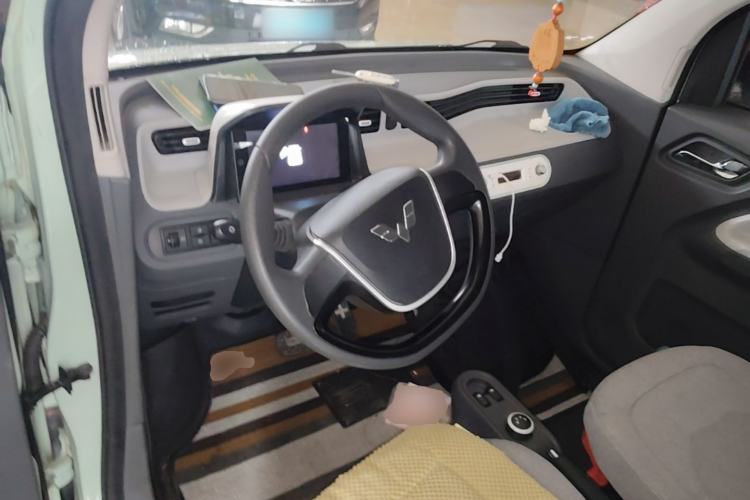 Used Wuling Hongguang MINIEV 2022 Macaron Premium Model – Lithium Iron Phosphate Center Console