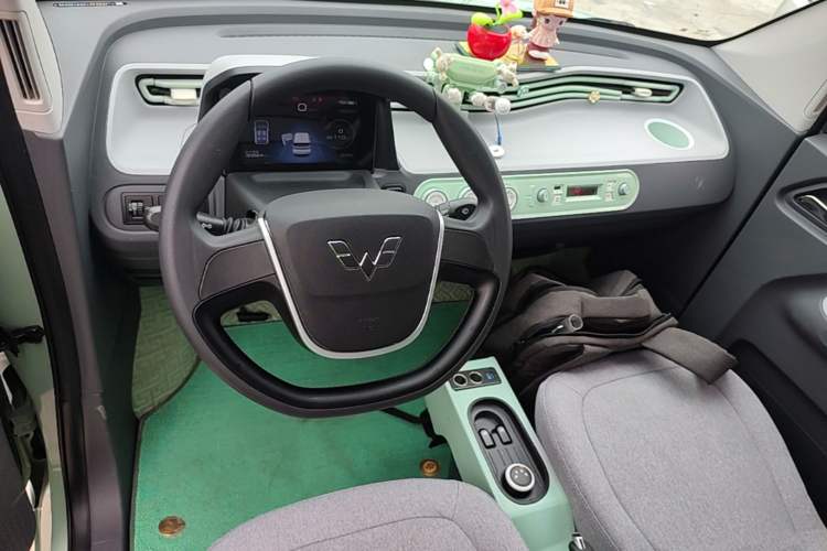 Used Wuling Hongguang MINIEV 2022 Macaron Premium Model – Lithium Iron Phosphate Center Console