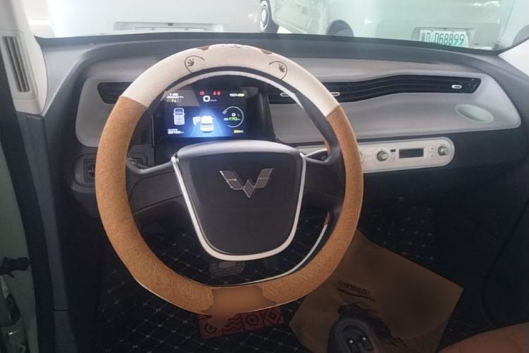 Used Wuling Hongguang MINIEV 2022 Macaron Premium Model – Lithium Iron Phosphate Center Console