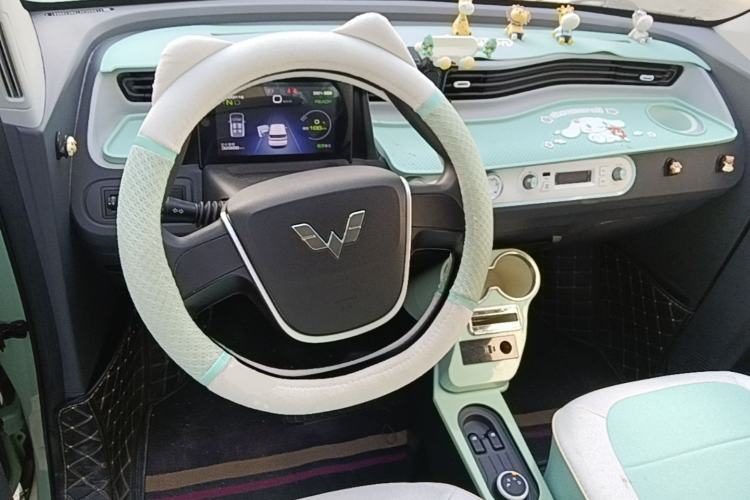 Used Wuling Hongguang MINIEV 2022 Macaron Premium Model – Lithium Iron Phosphate Center Console