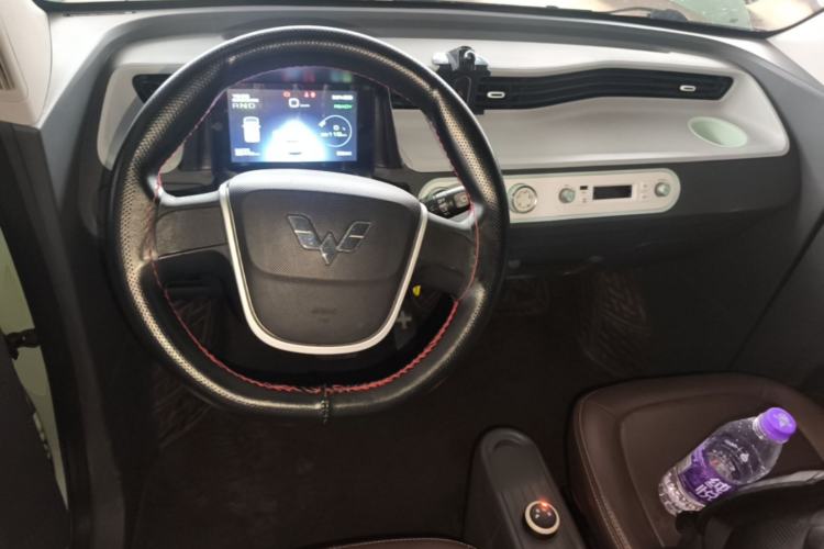 Used Wuling Hongguang MINIEV 2022 Macaron Fashion Model Lithium Iron Phosphate Center Console