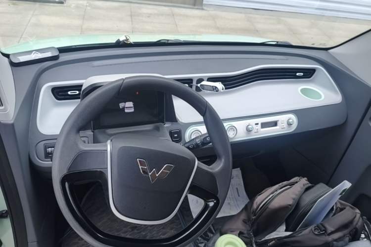 Used Wuling Hongguang MINIEV 2022 Macaron Premium Model – Lithium Iron Phosphate Center Console