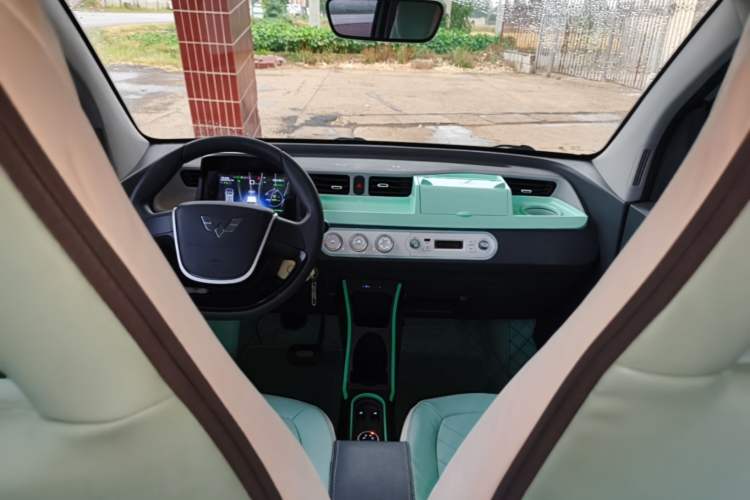 Used Wuling Hongguang MINIEV 2022 Macaron Fashion Model Lithium Iron Phosphate Center Console