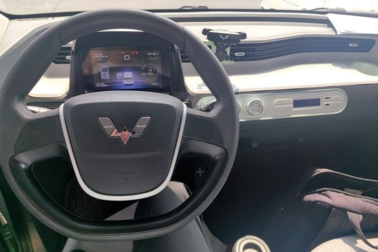 Used Wuling Hongguang MINIEV 2022 Macaron Premium Model – Lithium Iron Phosphate Center Console