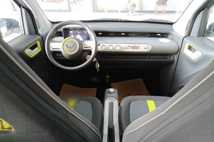 Used Wuling Hongguang MINIEV 2022 GAMEBOY 200km Play Edition with Lithium Iron Phosphate Center Console