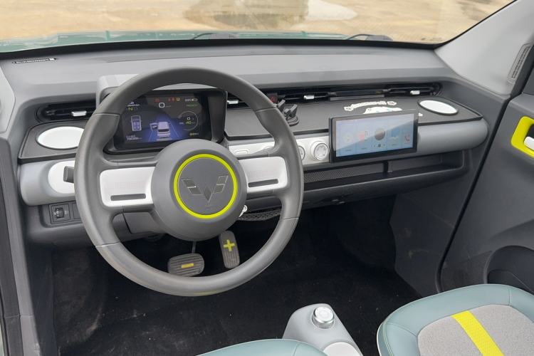 Used Wuling Hongguang MINIEV 2022 GAMEBOY 200km Gaming Edition with Lithium Iron Phosphate Center Console