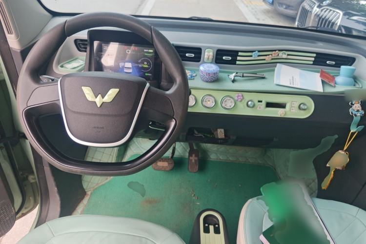 Used Wuling Hongguang MINIEV 2022 Macaron Premium Model – Lithium Iron Phosphate Center Console