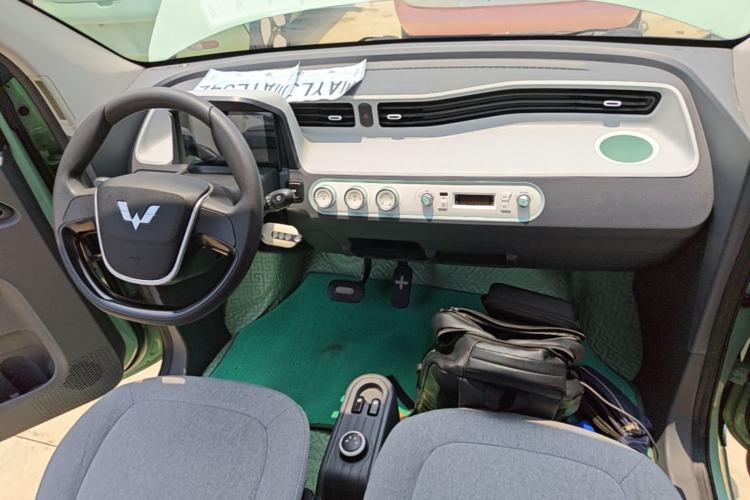 Used Wuling Hongguang MINIEV 2022 Macaron Premium Model – Lithium Iron Phosphate Center Console