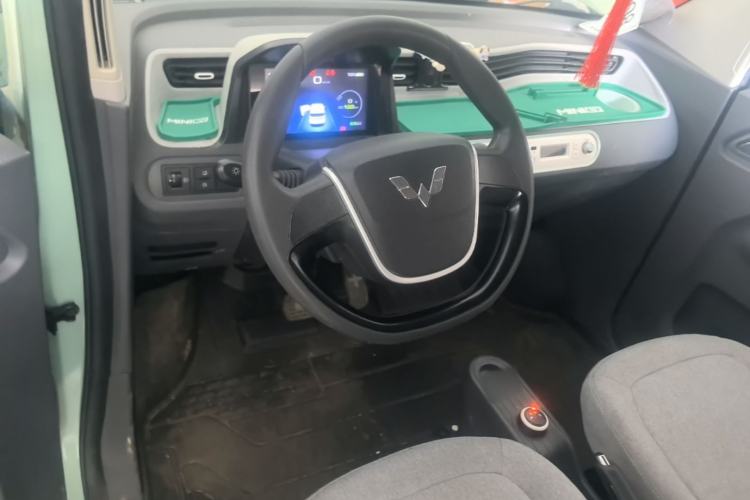 Used Wuling Hongguang MINIEV 2022 Macaron Premium Model – Lithium Iron Phosphate Center Console