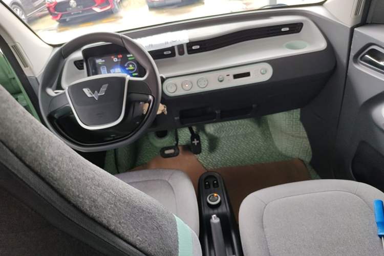 Used Wuling Hongguang MINIEV 2022 Macaron Premium Model – Lithium Iron Phosphate Center Console
