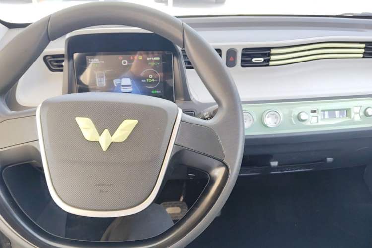Used Wuling Hongguang MINIEV 2022 Macaron Premium Model – Lithium Iron Phosphate Center Console