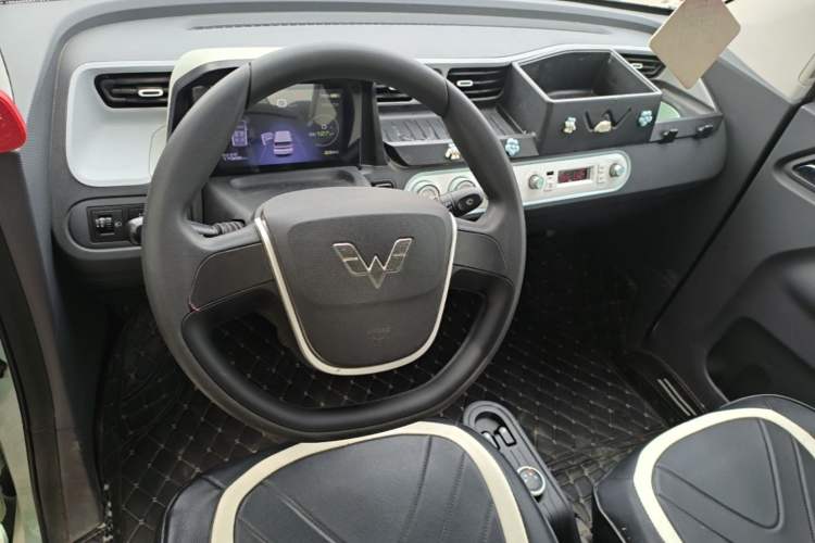 Used Wuling Hongguang MINIEV 2022 Macaron Premium Model – Lithium Iron Phosphate Center Console