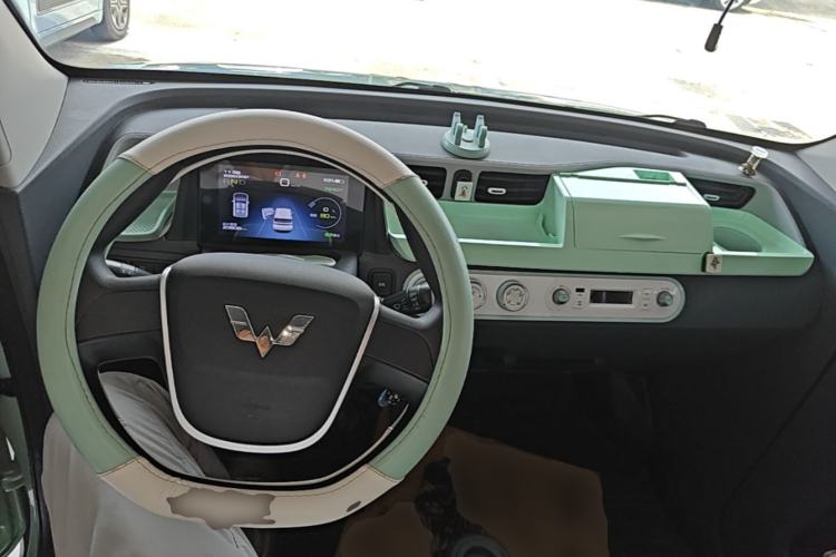 Used Wuling Hongguang MINIEV 2022 Macaron Premium Model – Lithium Iron Phosphate Center Console