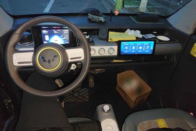 Used Wuling Hongguang MINIEV 2022 GAMEBOY 300km Enthusiast Model with Lithium Iron Phosphate Center Console