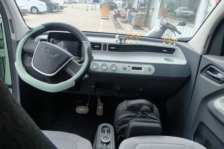 Used Wuling Hongguang MINIEV 2022 Macaron Premium Model – Lithium Iron Phosphate Center Console