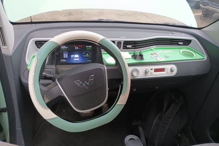 Used Wuling Hongguang MINIEV 2022 Macaron Premium Model – Lithium Iron Phosphate Center Console
