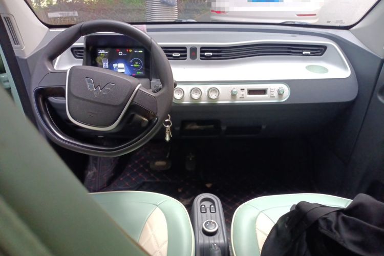 Used Wuling Hongguang MINIEV 2022 Macaron Premium Model – Lithium Ternary Battery Center Console