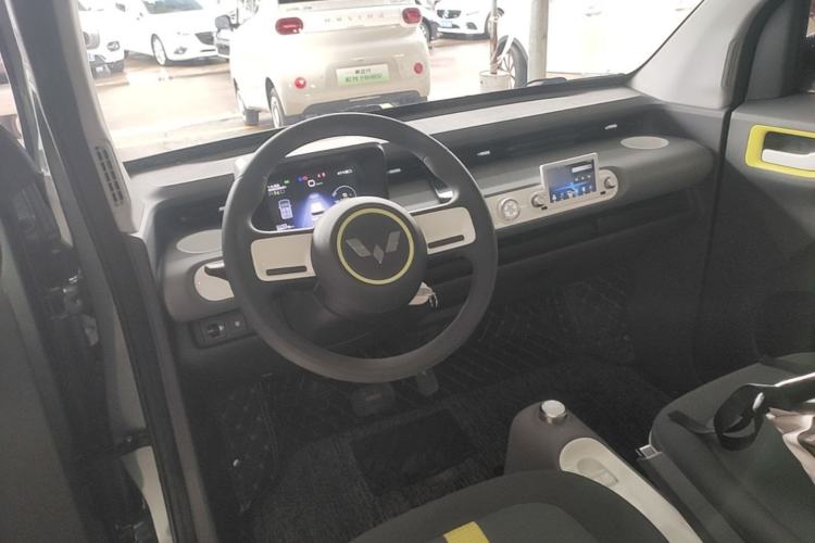 Used Wuling Hongguang MINIEV 2022 GAMEBOY 300km Enthusiast Model with Lithium Iron Phosphate Center Console