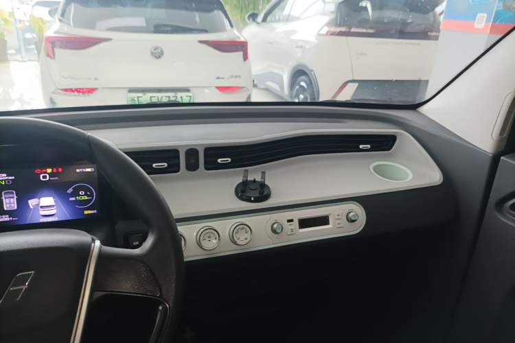 Used Wuling Hongguang MINIEV 2022 Macaron-Color Edition Lithium Iron Phosphate Center Console