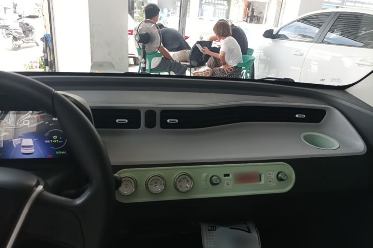 Used Wuling Hongguang MINIEV 2022 Macaron Fashion Edition Lithium-Nickel-Cobalt-Alpha-oxide Center Console