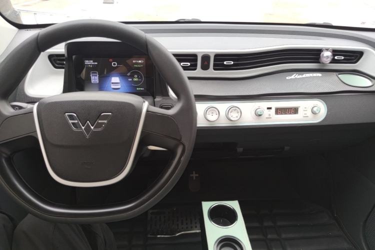 Used Wuling Hongguang MINIEV 2022 Macaron Premium Model – Lithium Ternary Battery Center Console