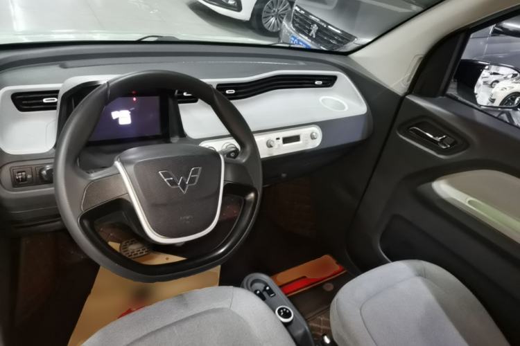 Used Wuling Hongguang MINIEV 2022 Macaron Fashion Model Lithium Iron Phosphate Center Console