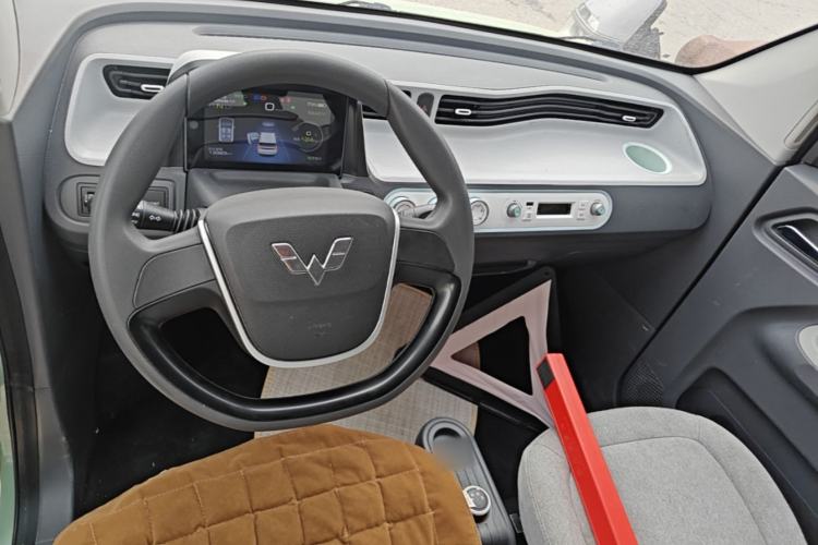 Used Wuling Hongguang MINIEV 2022 Macaron Premium Model – Lithium Iron Phosphate Center Console