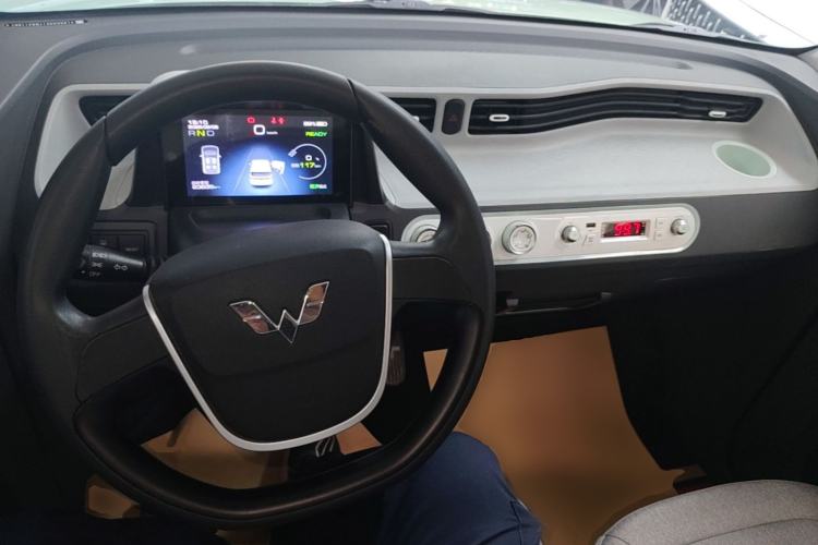 Used Wuling Hongguang MINIEV 2022 Macaron Premium Model – Lithium Iron Phosphate Center Console