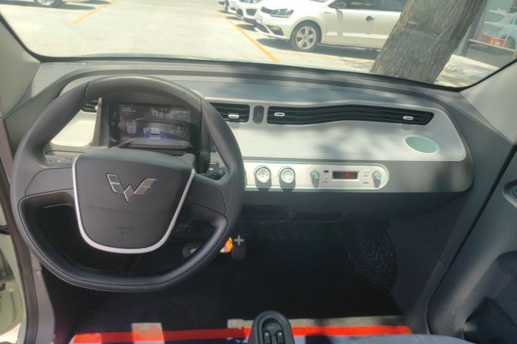 Used Wuling Hongguang MINIEV 2022 Macaron Fashion Model Lithium Iron Phosphate Center Console
