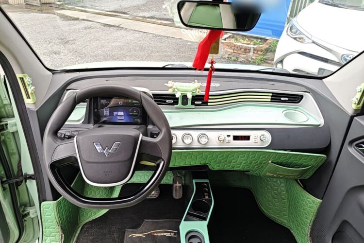 Used Wuling Hongguang MINIEV 2022 Macaron Fashion Model Lithium Iron Phosphate Center Console