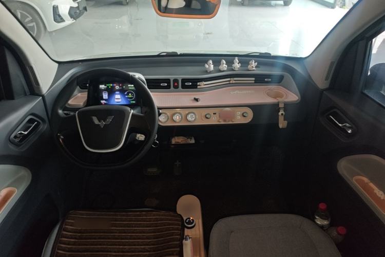 Used Wuling Hongguang MINIEV 2022 Macaron Premium Model – Lithium Iron Phosphate Center Console