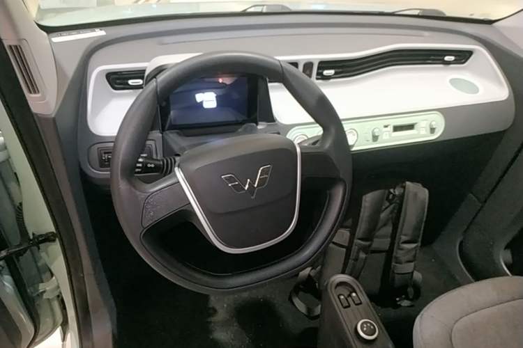 Used Wuling Hongguang MINIEV 2022 Macaron Premium Model – Lithium Iron Phosphate Center Console