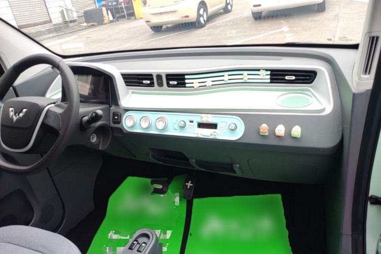 Used Wuling Hongguang MINIEV 2022 Macaron Premium Model – Lithium Iron Phosphate Center Console