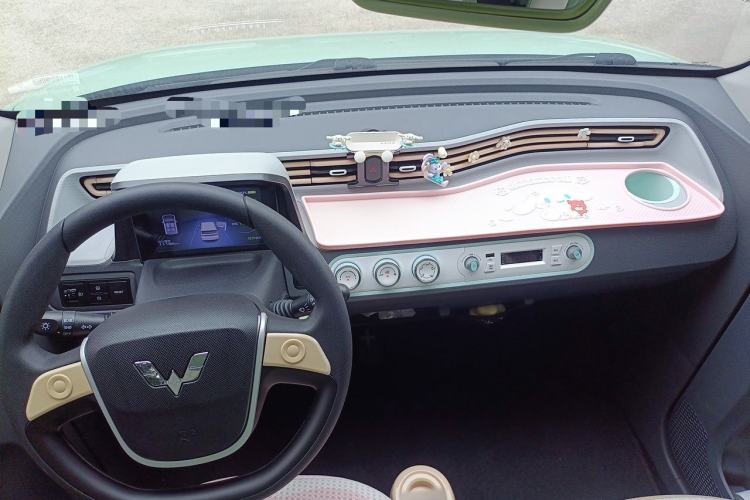 Used Wuling Hongguang MINIEV 2022 Macaron Fashion Model Lithium Iron Phosphate Center Console