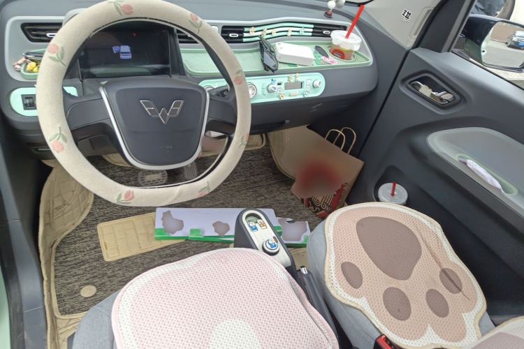Used Wuling Hongguang MINIEV 2022 Macaron Fashion Model Lithium Iron Phosphate Center Console