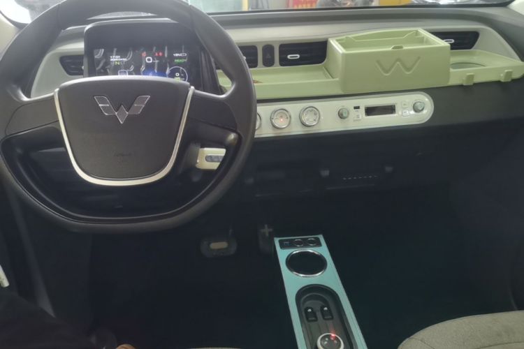 Used Wuling Hongguang MINIEV 2022 Macaron Premium Model – Lithium Iron Phosphate Center Console
