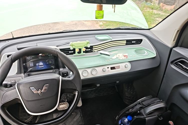 Used Wuling Hongguang MINIEV 2022 Macaron Premium Model – Lithium Iron Phosphate Center Console