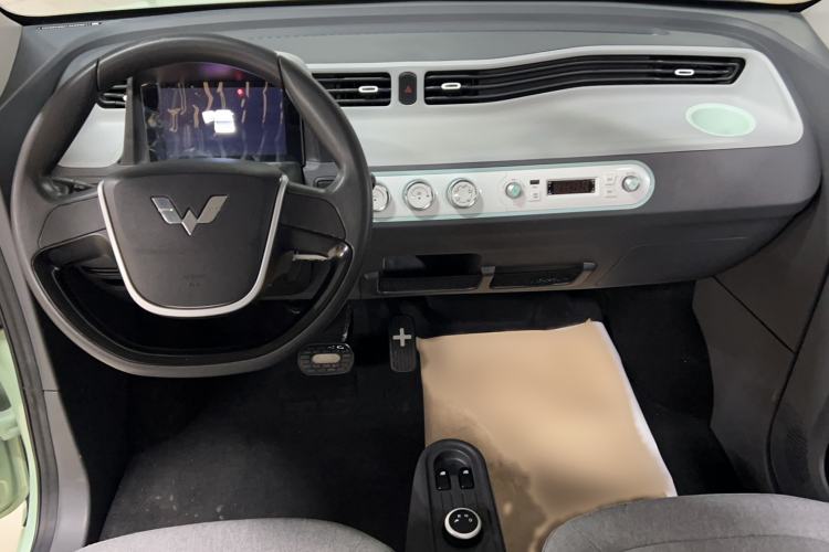 Used Wuling Hongguang MINIEV 2022 Macaron Premium Model – Lithium Iron Phosphate Center Console