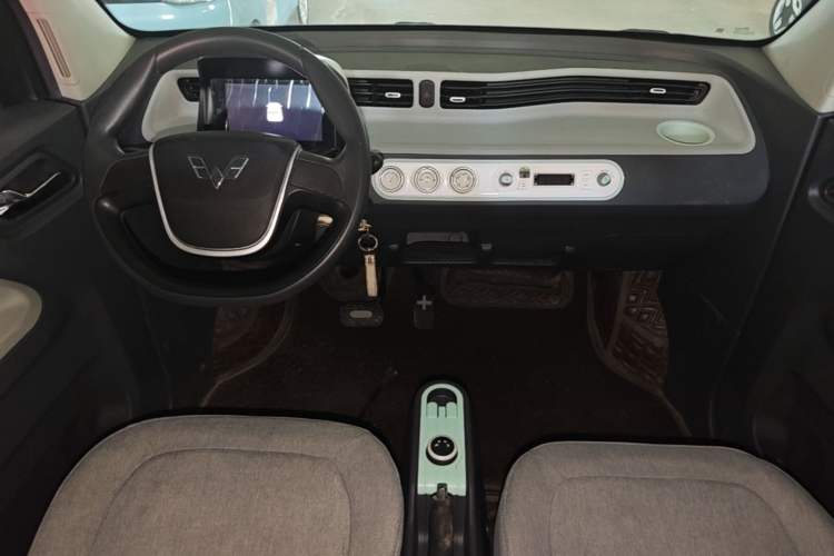 Used Wuling Hongguang MINIEV 2022 Macaron Fashion Model Lithium Iron Phosphate Center Console