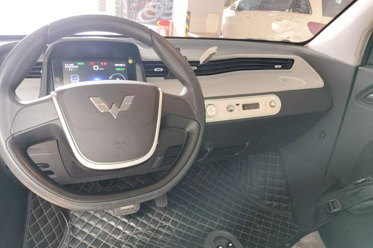 Used Wuling Hongguang MINIEV 2022 Macaron Premium Model – Lithium Iron Phosphate Center Console