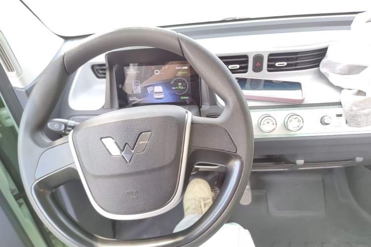 Used Wuling Hongguang MINIEV 2022 Macaron Premium Model – Lithium Iron Phosphate Center Console