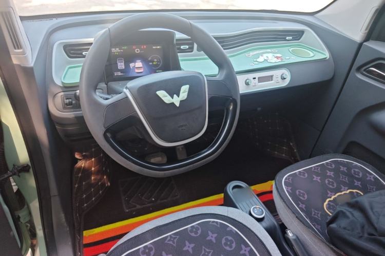 Used Wuling Hongguang MINIEV 2022 Macaron Fashion Model Lithium Iron Phosphate Center Console