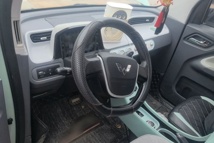 Used Wuling Hongguang MINIEV 2022 Macaron Fashion Model Lithium Iron Phosphate Center Console